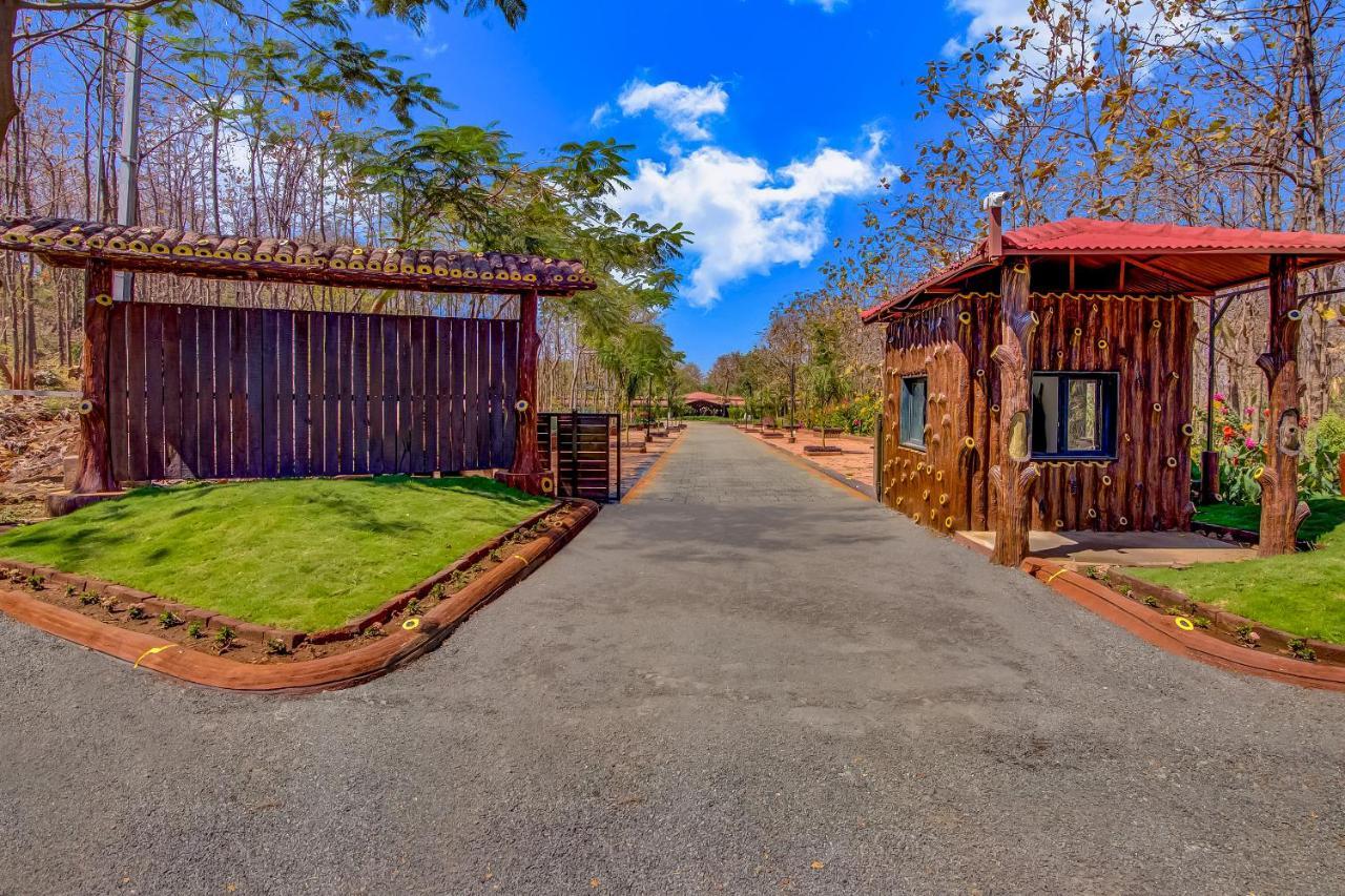 Hotel Club Mahindra Netrang Exterior foto