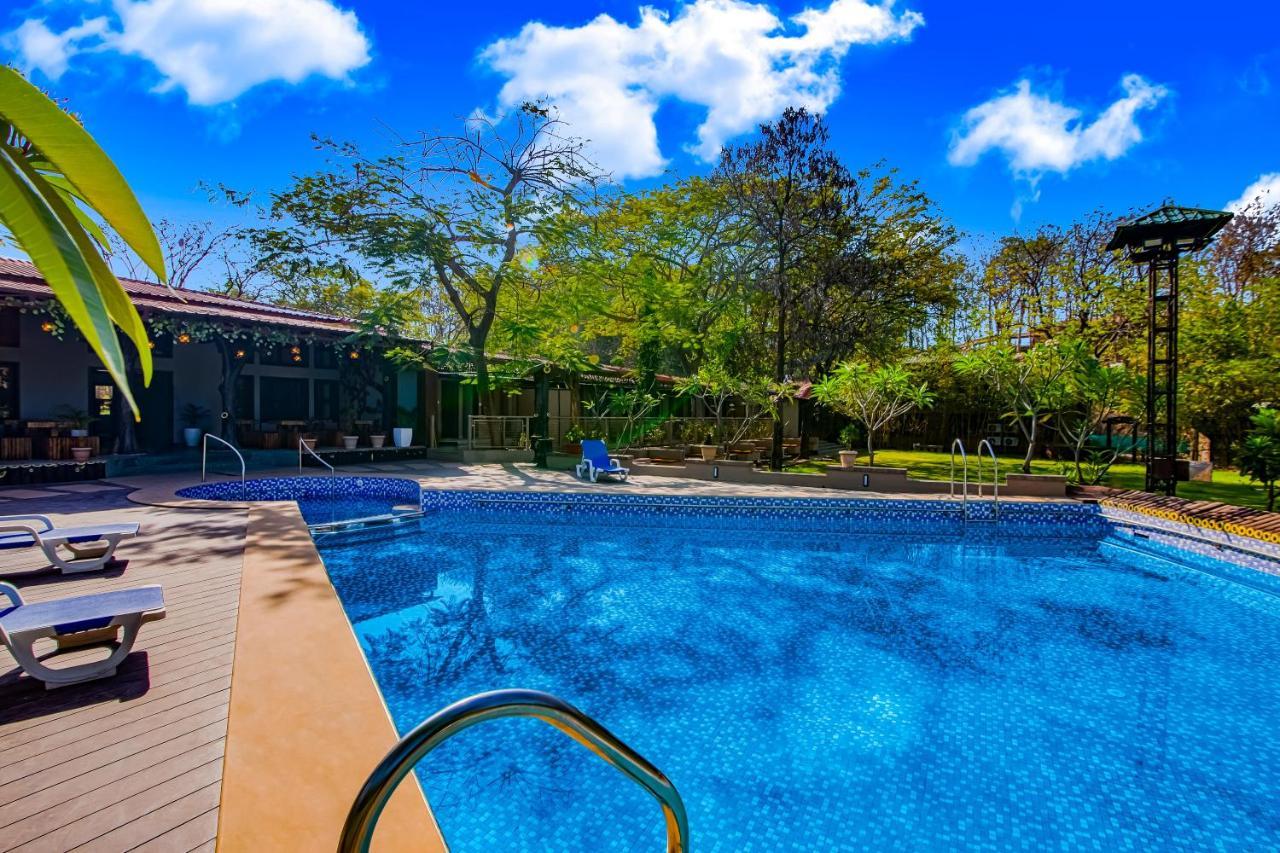 Hotel Club Mahindra Netrang Exterior foto