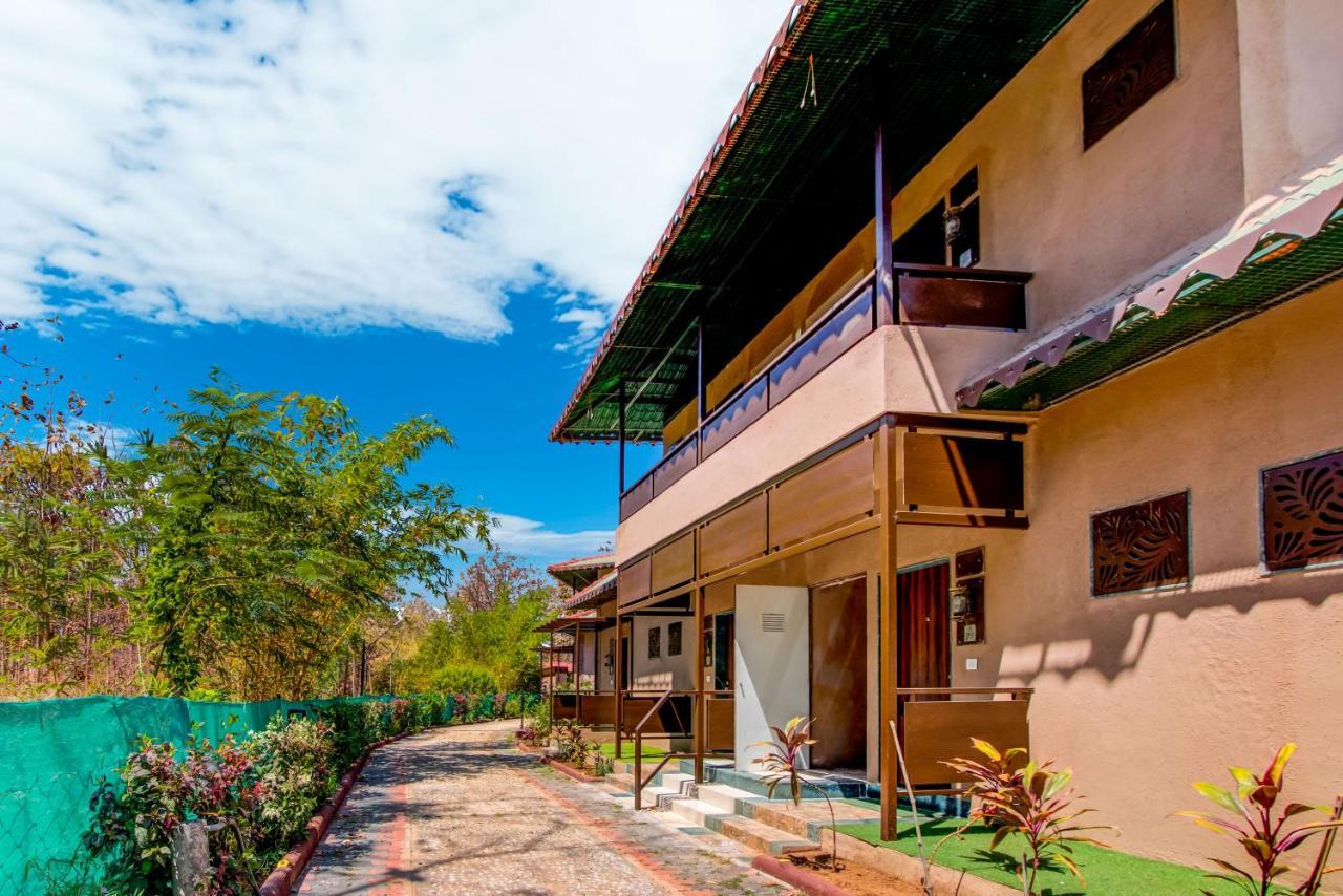Hotel Club Mahindra Netrang Exterior foto