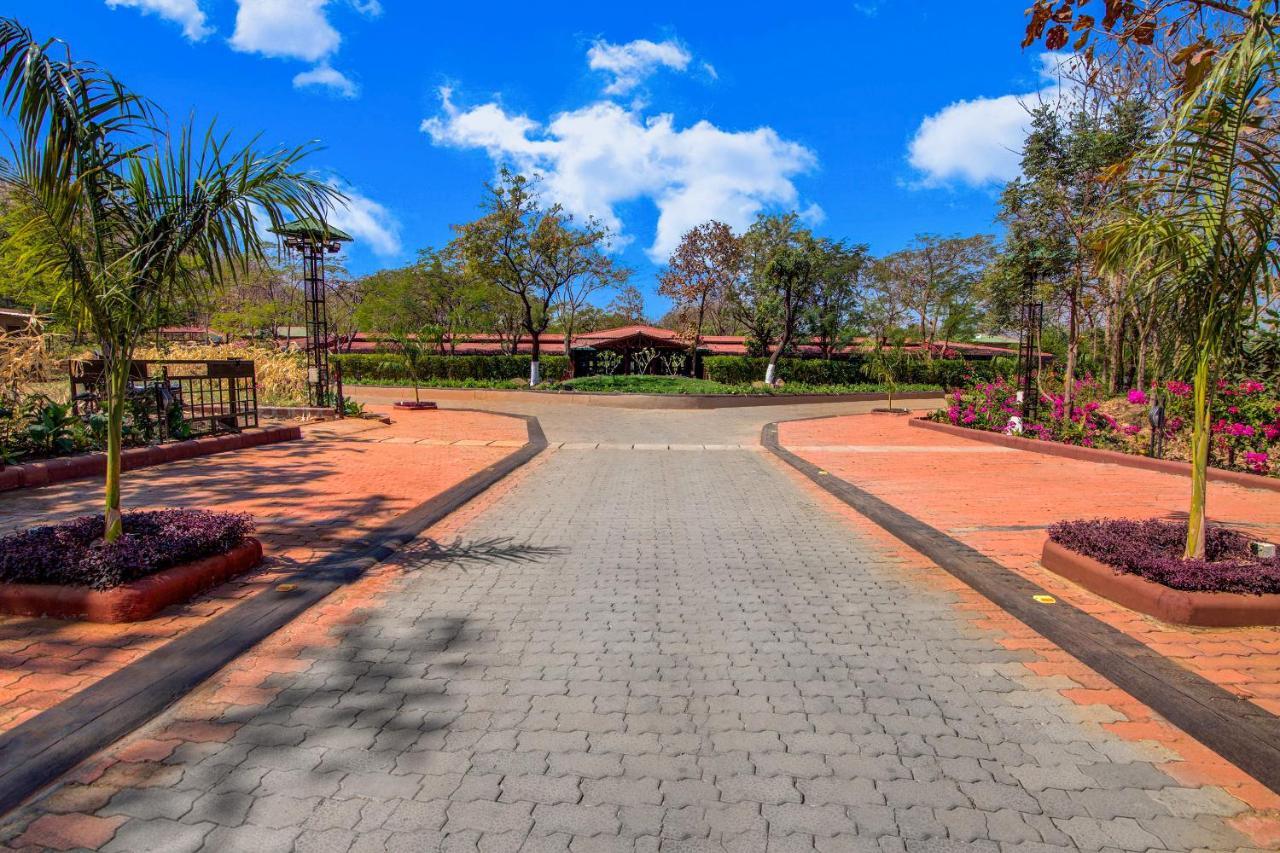 Hotel Club Mahindra Netrang Exterior foto