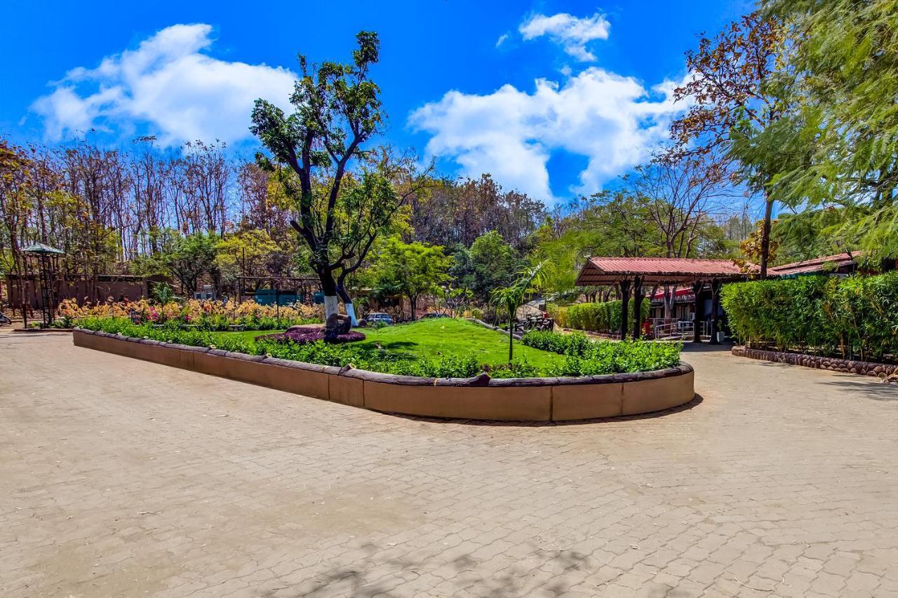 Hotel Club Mahindra Netrang Exterior foto