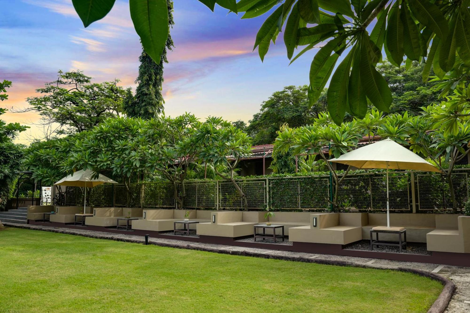 Hotel Club Mahindra Netrang Exterior foto